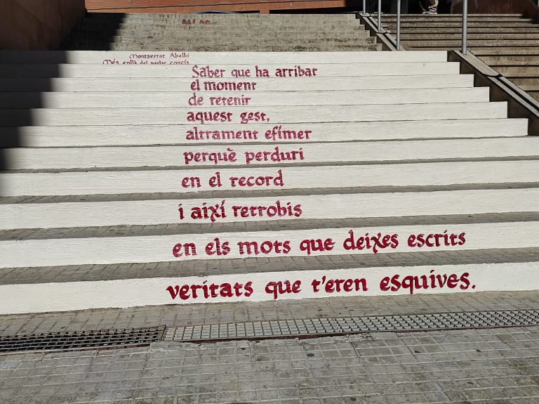 Els versos de Montserrat Abelló tornen al barri del Port de Tarragona gràcies a «Carrer Poesia», una iniciativa de l’APELLC